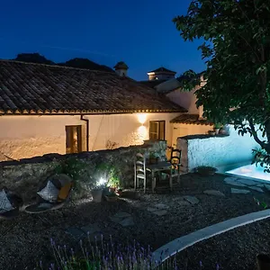 Guest house Casa De Cuadros, Villaluenga Del Rosario
